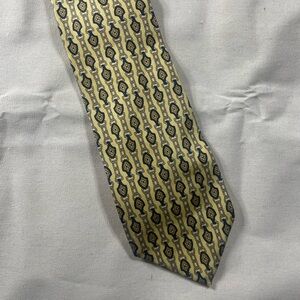 Gucci Yellow Silk Tie with Navy Chain Motif